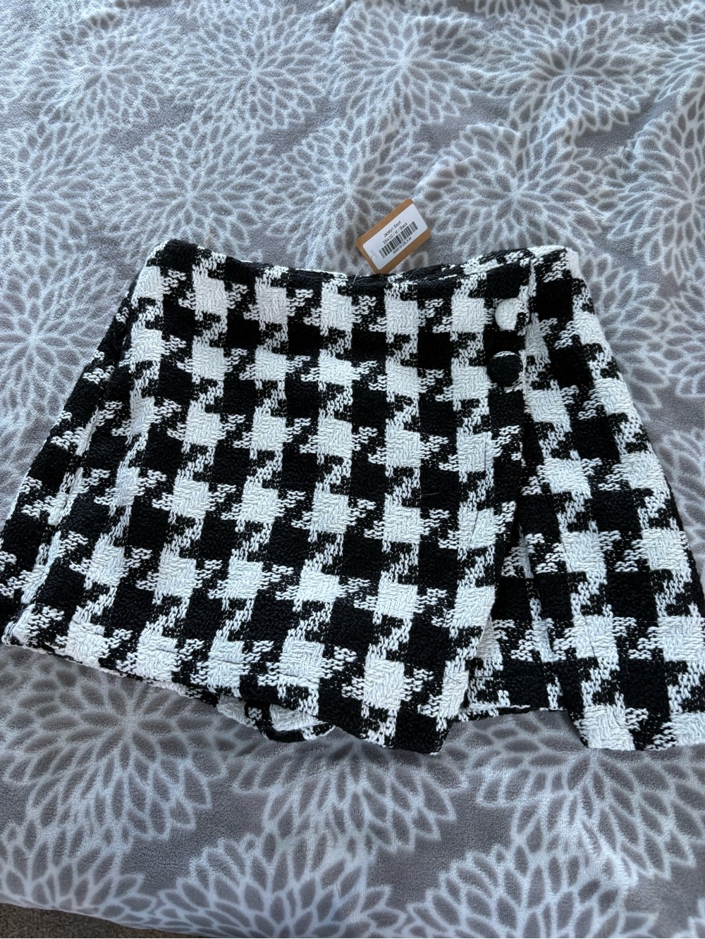 vestique Black & White Houndstooth Skort